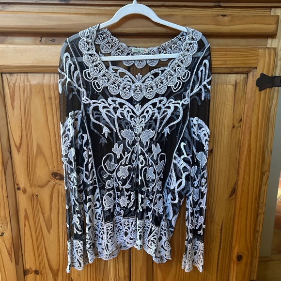 Vivid Collection Top Sheer Crochet/Embroidery Black and White Women's Size Large - Picture 5 of 6